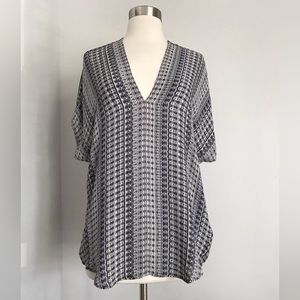 Vince 100% Silk Gray Multi-Color V-Neck Short Sleeve Top Shirt Blouse